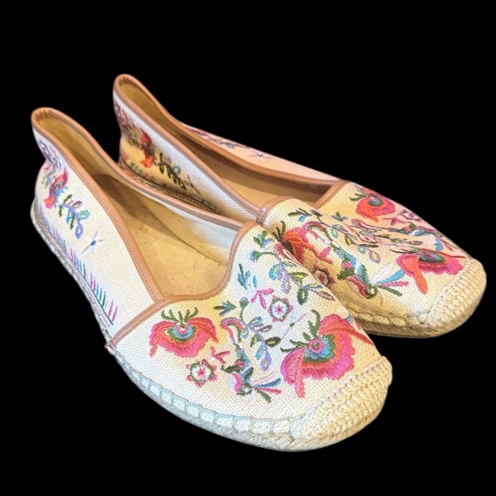 GIANNI BINI ladies floral flat spirals slip on very good condition size 8 1/2